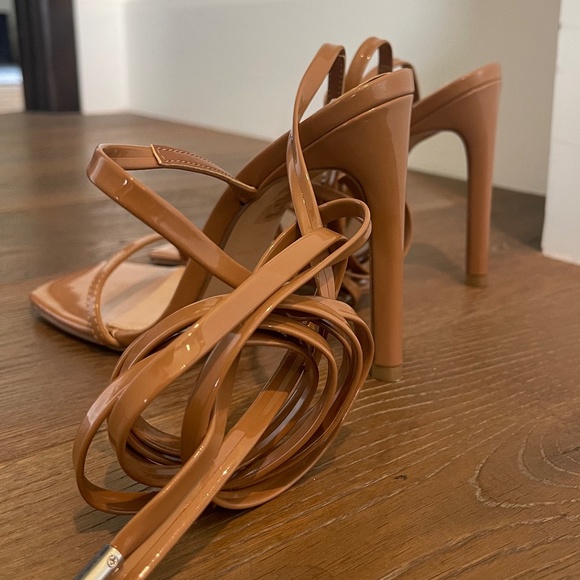 Steve Madden Uplift Camel Patent Heel Size 7 - Picture 4 of 5